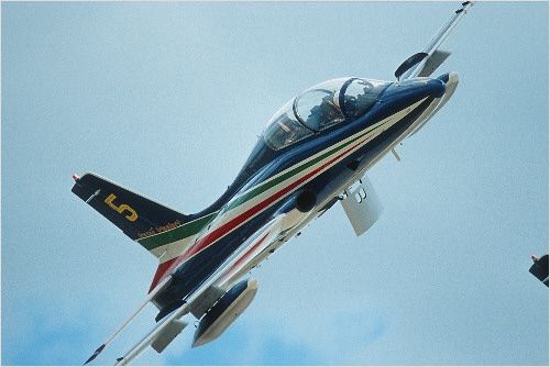 rk03riat221xl_freccetricolori.jpg